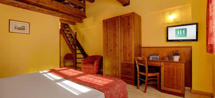 Отель Hotel Mont Blanc 4* в Курмайор, забронировать отель