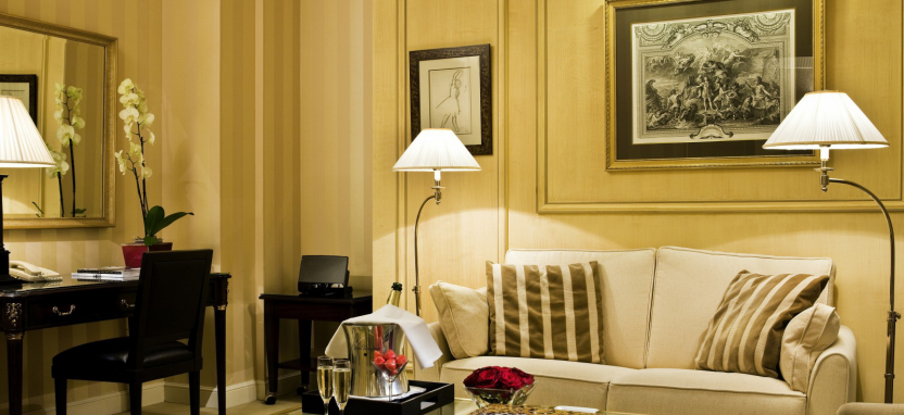 Отель Francois 1er в Париже забронировать отель.