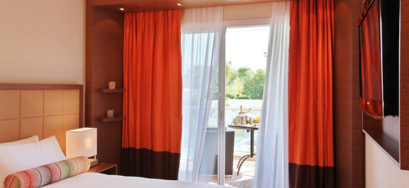 AC Hotel Ambassadeur Antibes в Жуан-Ле-Пен забронировать отель.