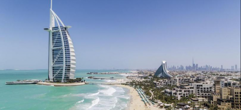 Jumeirah Beach и Beit Al Bahar Villas в Дубае