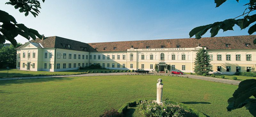 Hotel Schloss Weikersdorf в Бадене забронировать отель.