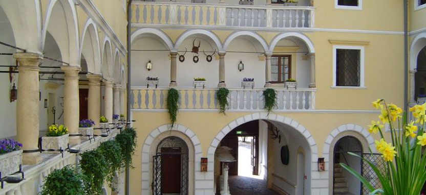 Hotel Schloss Weikersdorf в Бадене забронировать отель.