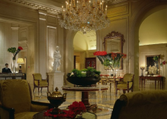 Отель Four Seasons George V в Париже забронировать отель.