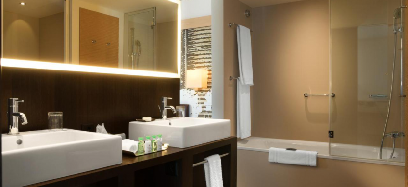 Renaissance Zurich Tower Hotel 5*.