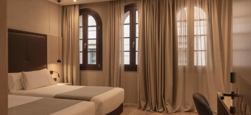 Gran Hotel Barcino 4* в Барселоне