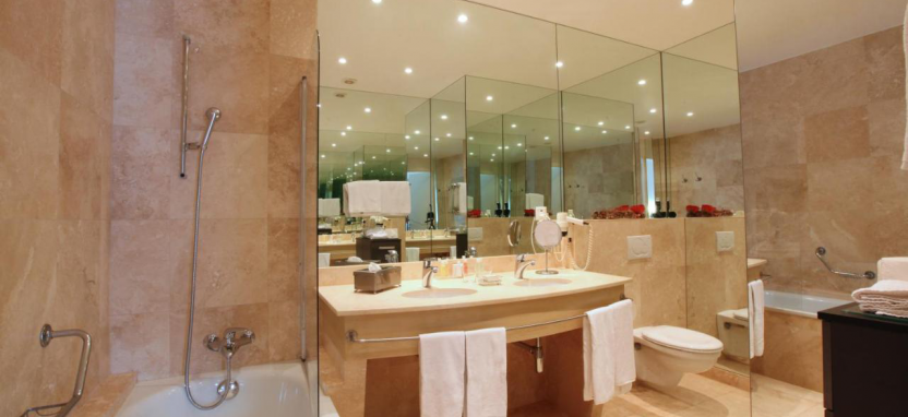 Hotel du Grand Lac Excelsior 4* в Монтрё