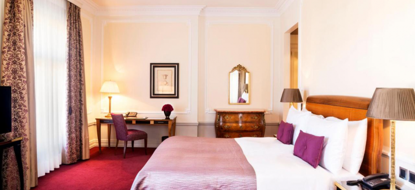 Bellevue Palace 5* в Берне.