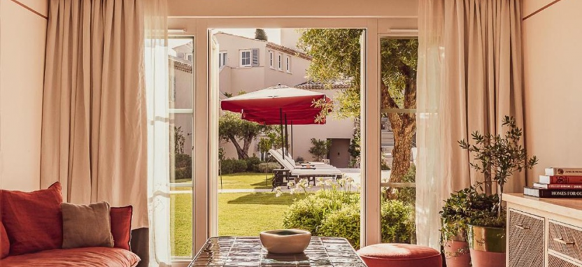 Hotel Lou Pinet 5* (ex. Benkirai) в Сен-Тропе.