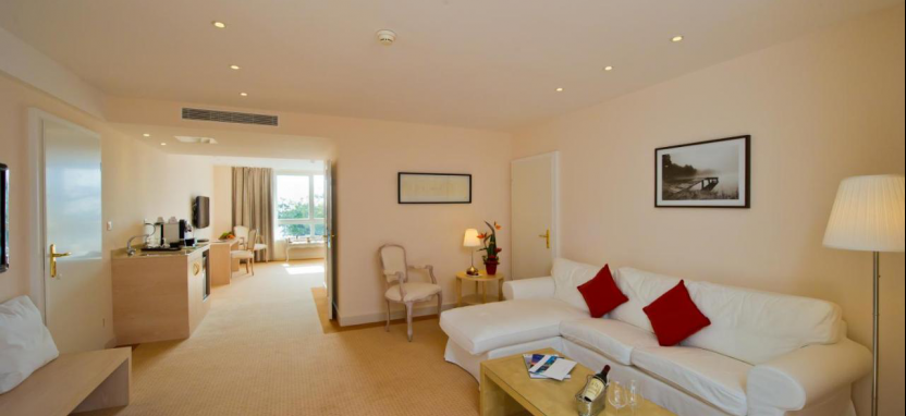 Hotel du Grand Lac Excelsior 4* в Монтрё