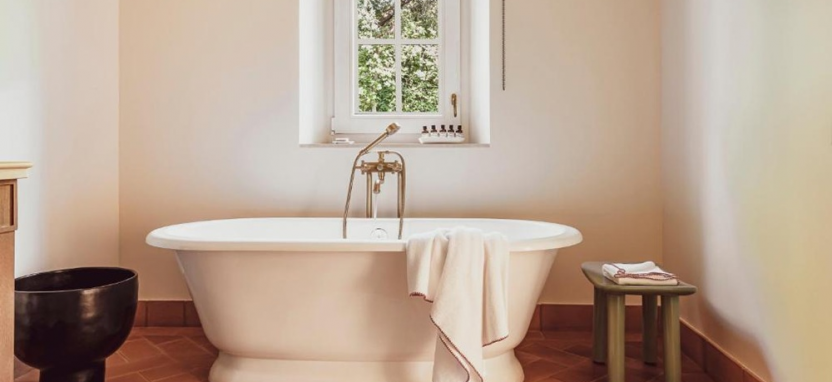 Hotel Lou Pinet 5* (ex. Benkirai) в Сен-Тропе.