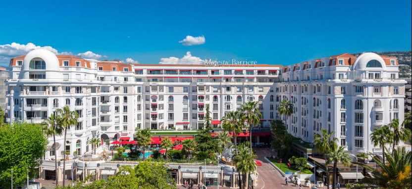 Barriere Le Majestic Cannes в Каннах забронировать отель.