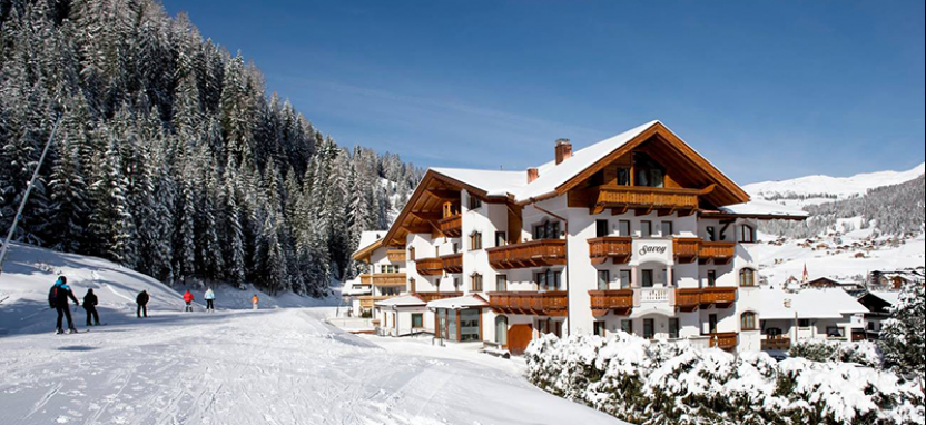 Отель Savoy Small Luxury & Spa Hotel Dolomites в Валь Гардена, забронировать отель