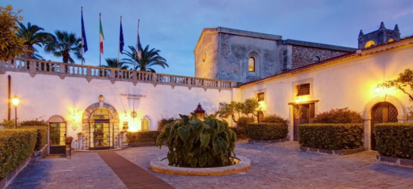 San Domenico Palace Hotel в Таормине на острове Сицилия забронировать отель.