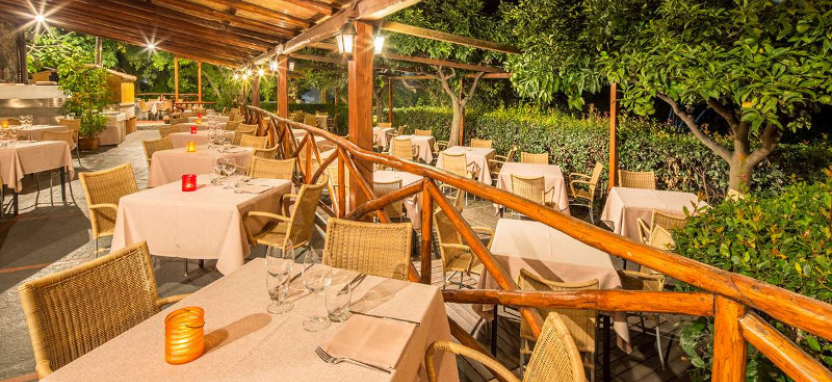 Atahotel Naxos Beach в Джардини Наксос на острове Сицилия забронировать отель.