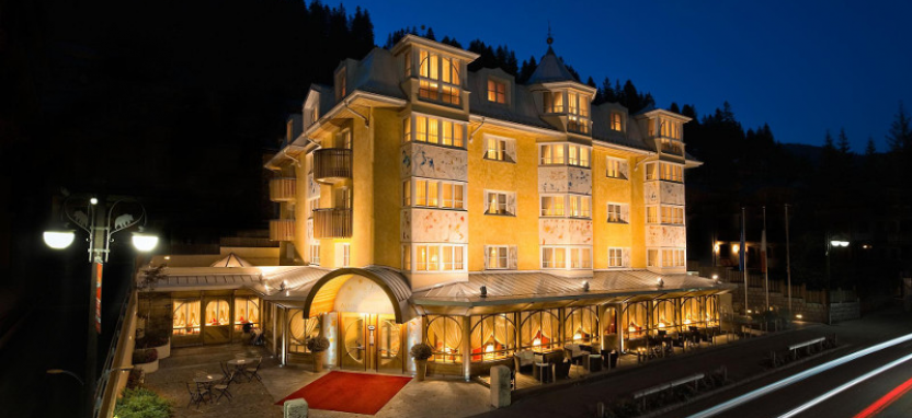 Отель Alpen Suite Hotel в Мадонна ди Кампильо, забронировать отель