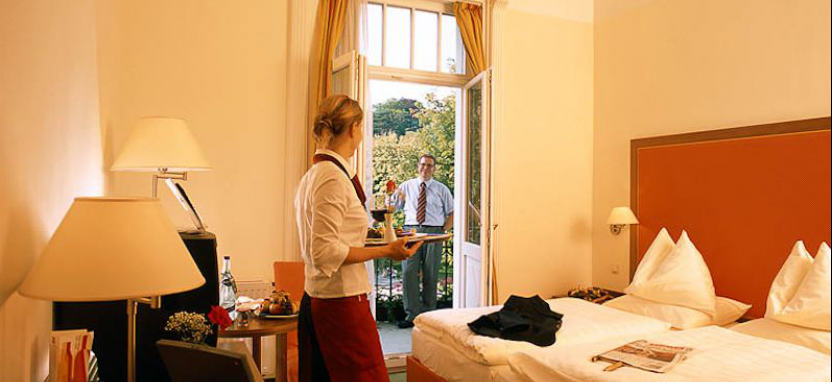 Отель Grand Hotel Sauerhof 4* deluxe в Бадене забронировать отель.