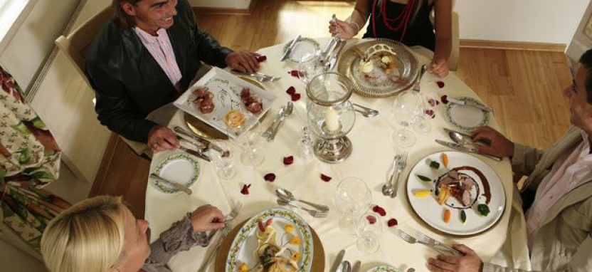 Отель Neuhaus в Заальбахе забронировать отель.