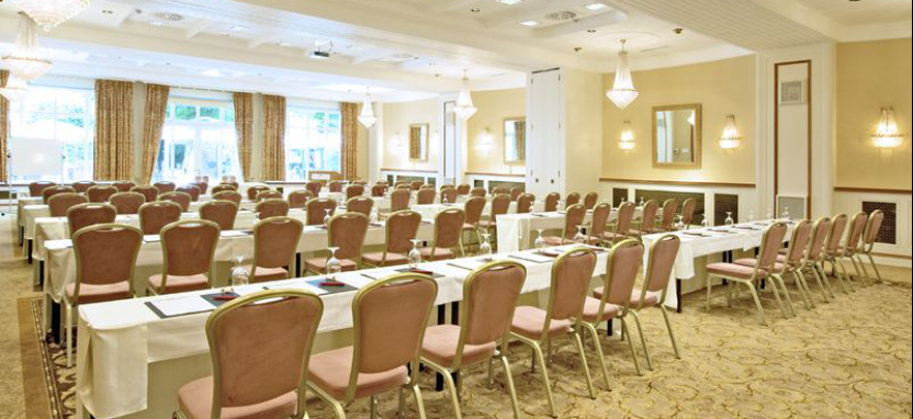 Отель Crowne Plaza Salzburg - The Pitter забронировать отель.