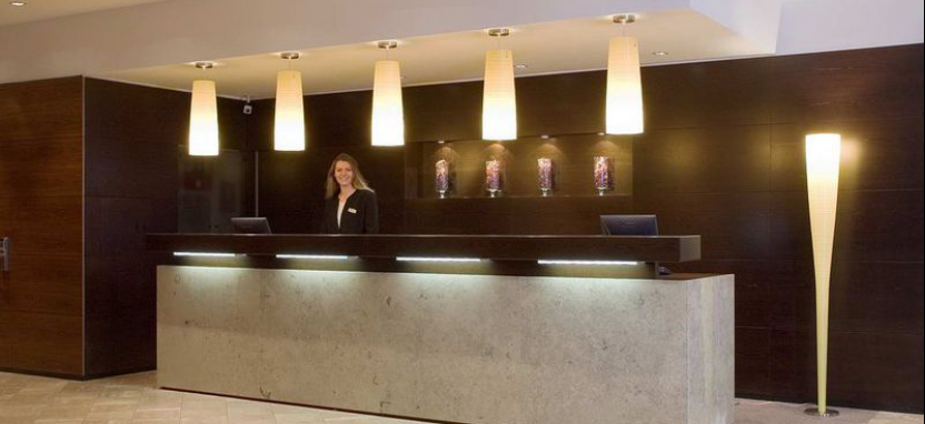 Отель NH Salzburg City забронировать отель.