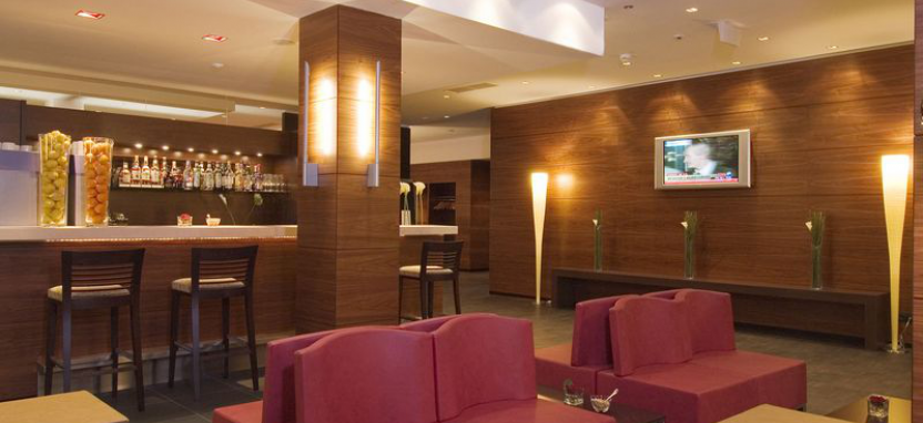 Отель NH Salzburg City забронировать отель.