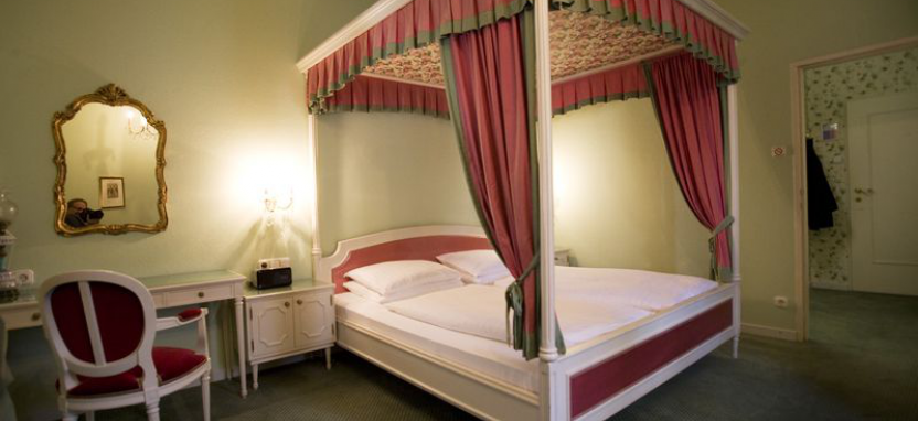 Отель NH Salzburg City забронировать отель.