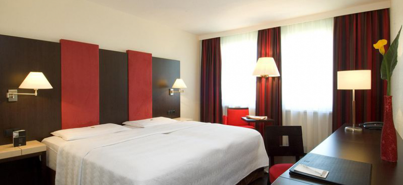 Отель NH Salzburg City забронировать отель.