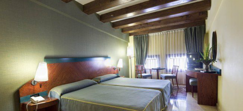 Gran Hotel Barcino 4* в Барселоне