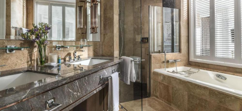 Four Seasons Hotel Singapore 5*