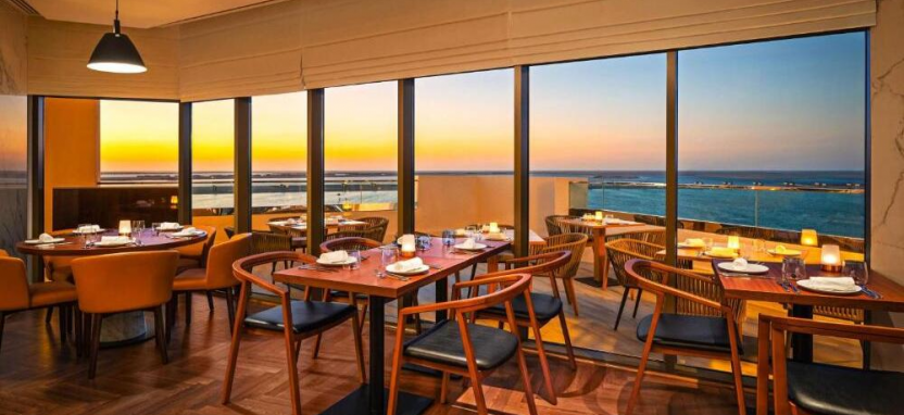 JA Beach Hotel 5* в Дубае.